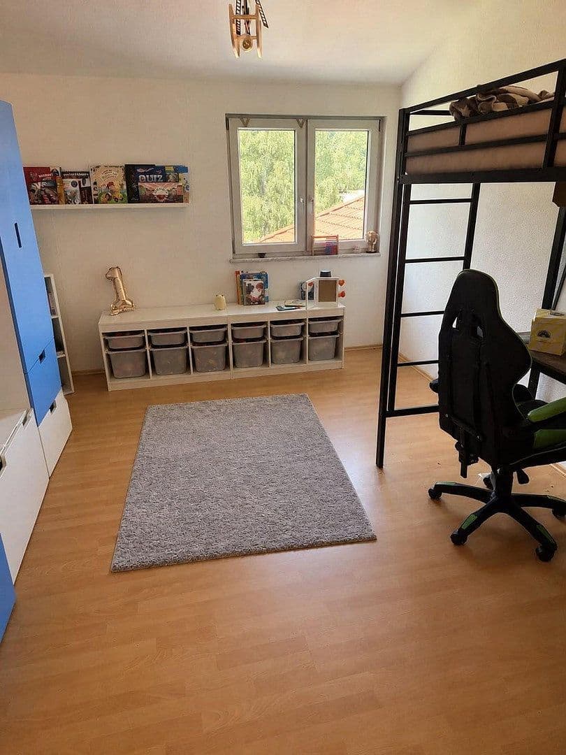 Prenájom bytu 4-izbový 115 m², Römerweg 31, Schömberg, Bádensko-Wurttembersko Prenájom bytu 4-izbový 115 m², Römerweg 31, Schömberg, Bádensko-Wurttembersko