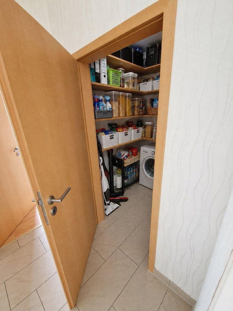 Prenájom bytu 4-izbový 115 m², Römerweg 31, Schömberg, Bádensko-Wurttembersko Prenájom bytu 4-izbový 115 m², Römerweg 31, Schömberg, Bádensko-Wurttembersko