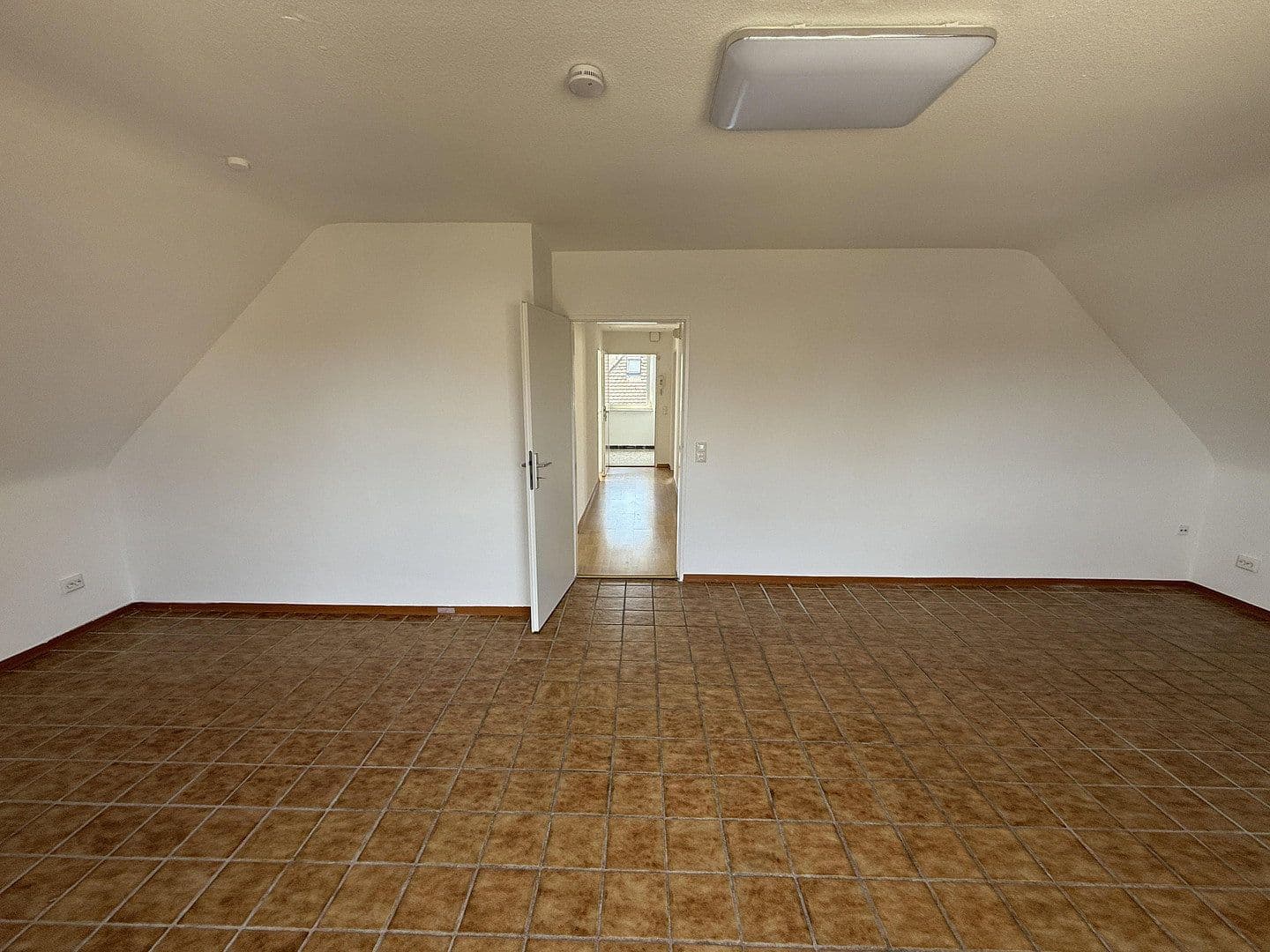 Prenájom bytu 3-izbový 75 m², Hanau, Hesensko Prenájom bytu 3-izbový 75 m², Hanau, Hesensko