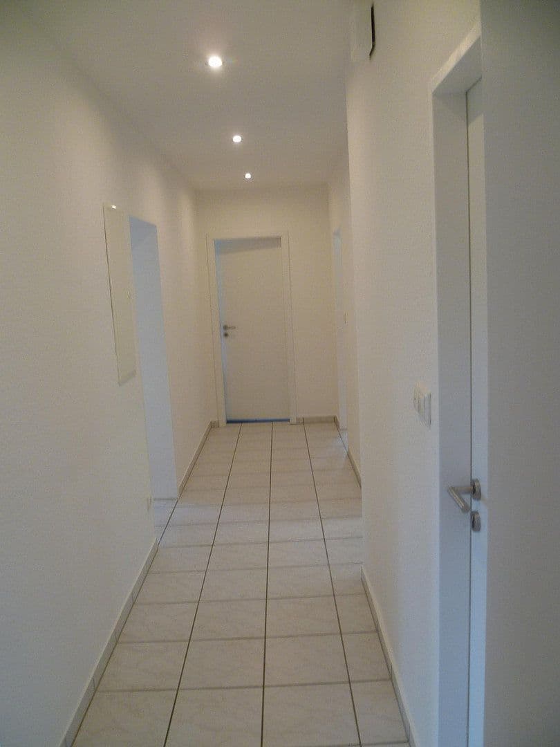 Prenájom bytu 3-izbový 100 m², Wippenbacherstr. 31, Ortenberg, Hesensko Prenájom bytu 3-izbový 100 m², Wippenbacherstr. 31, Ortenberg, Hesensko