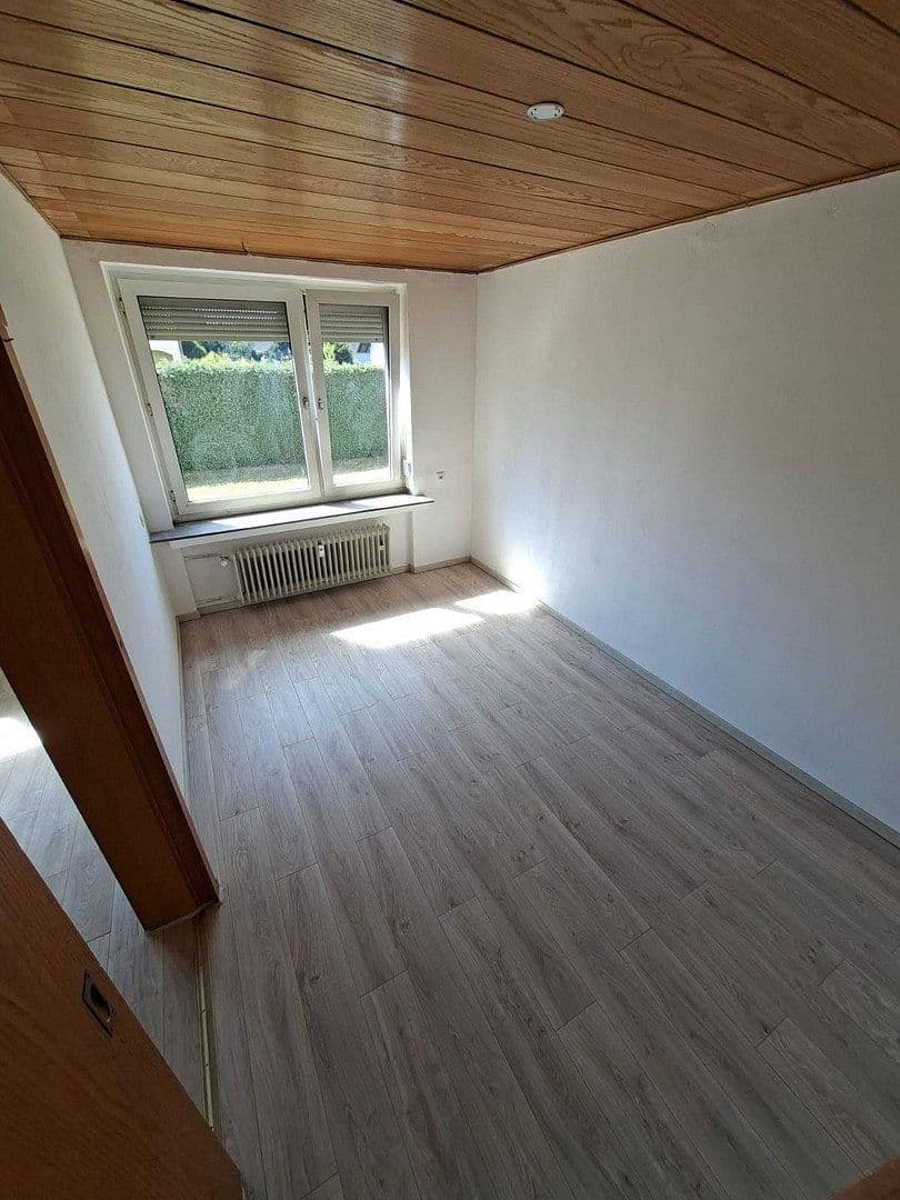 Prenájom bytu 4-izbový 90 m², Großkrotzenburg, Hesensko Prenájom bytu 4-izbový 90 m², Großkrotzenburg, Hesensko
