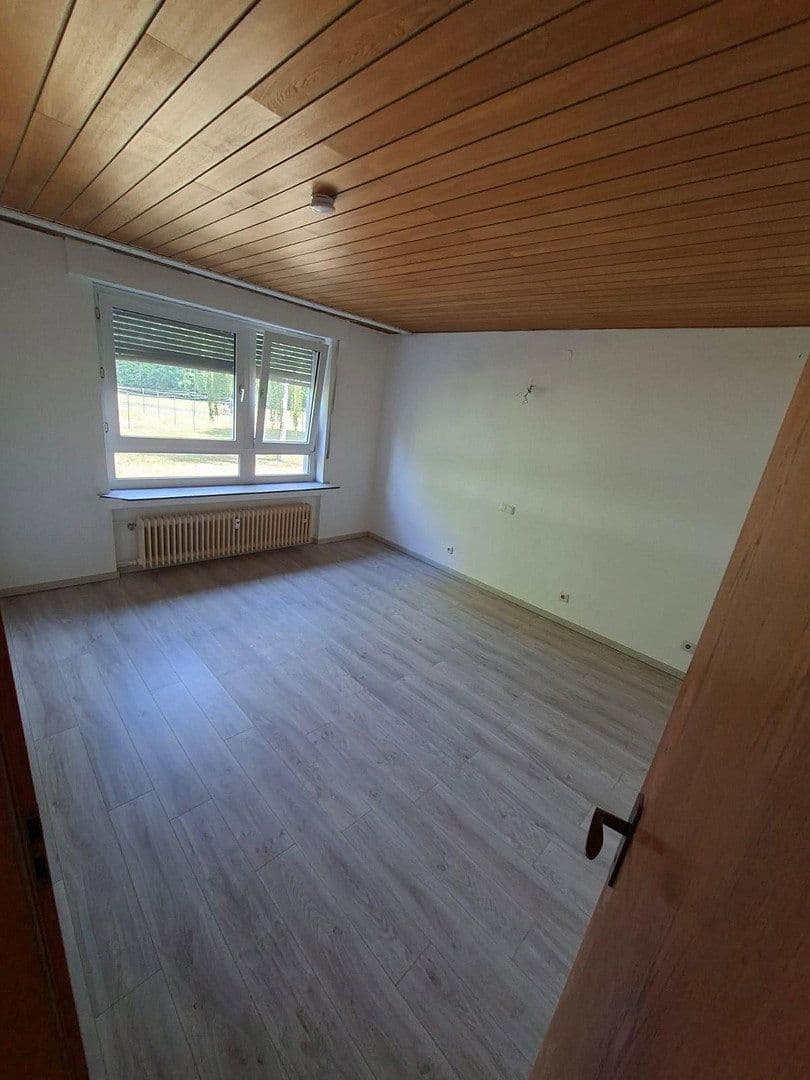 Prenájom bytu 4-izbový 90 m², Großkrotzenburg, Hesensko Prenájom bytu 4-izbový 90 m², Großkrotzenburg, Hesensko