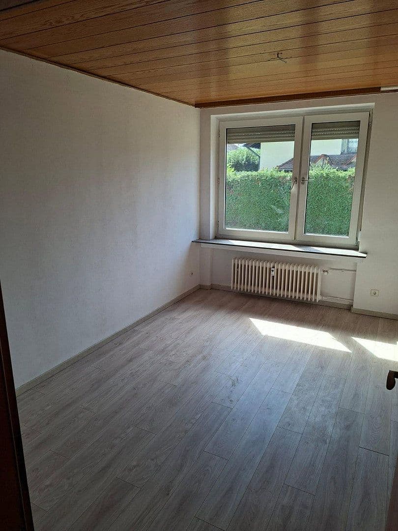 Prenájom bytu 4-izbový 90 m², Großkrotzenburg, Hesensko Prenájom bytu 4-izbový 90 m², Großkrotzenburg, Hesensko