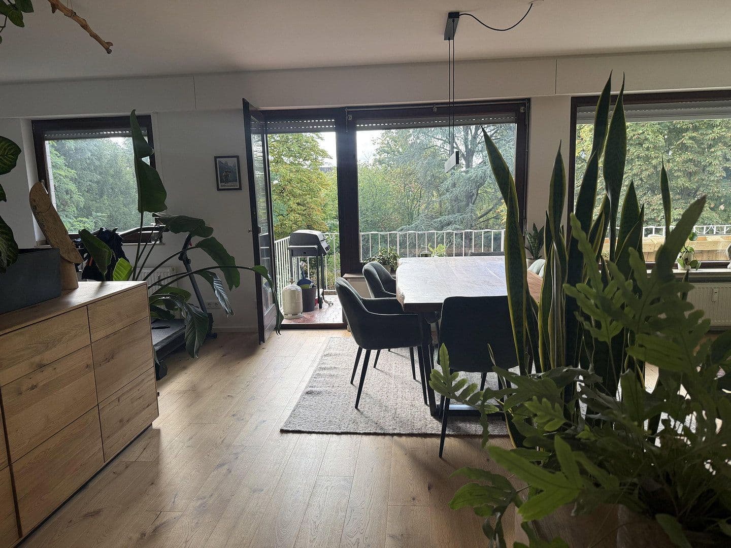 Prenájom bytu 3-izbový 100 m², Köln, Severné Porýnie - Westfálsko Prenájom bytu 3-izbový 100 m², Köln, Severné Porýnie - Westfálsko