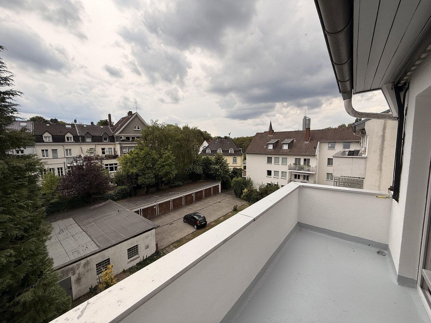 Prenájom bytu 3-izbový 96 m², Ruhrallee 26, Essen, Severné Porýnie - Westfálsko Prenájom bytu 3-izbový 96 m², Ruhrallee 26, Essen, Severné Porýnie - Westfálsko