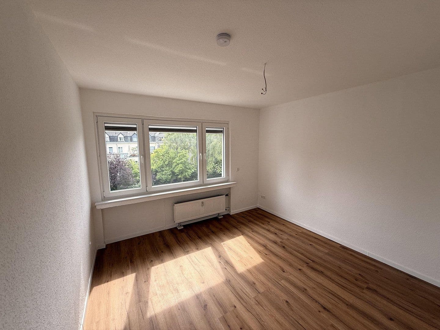 Prenájom bytu 3-izbový 96 m², Ruhrallee 26, Essen, Severné Porýnie - Westfálsko Prenájom bytu 3-izbový 96 m², Ruhrallee 26, Essen, Severné Porýnie - Westfálsko
