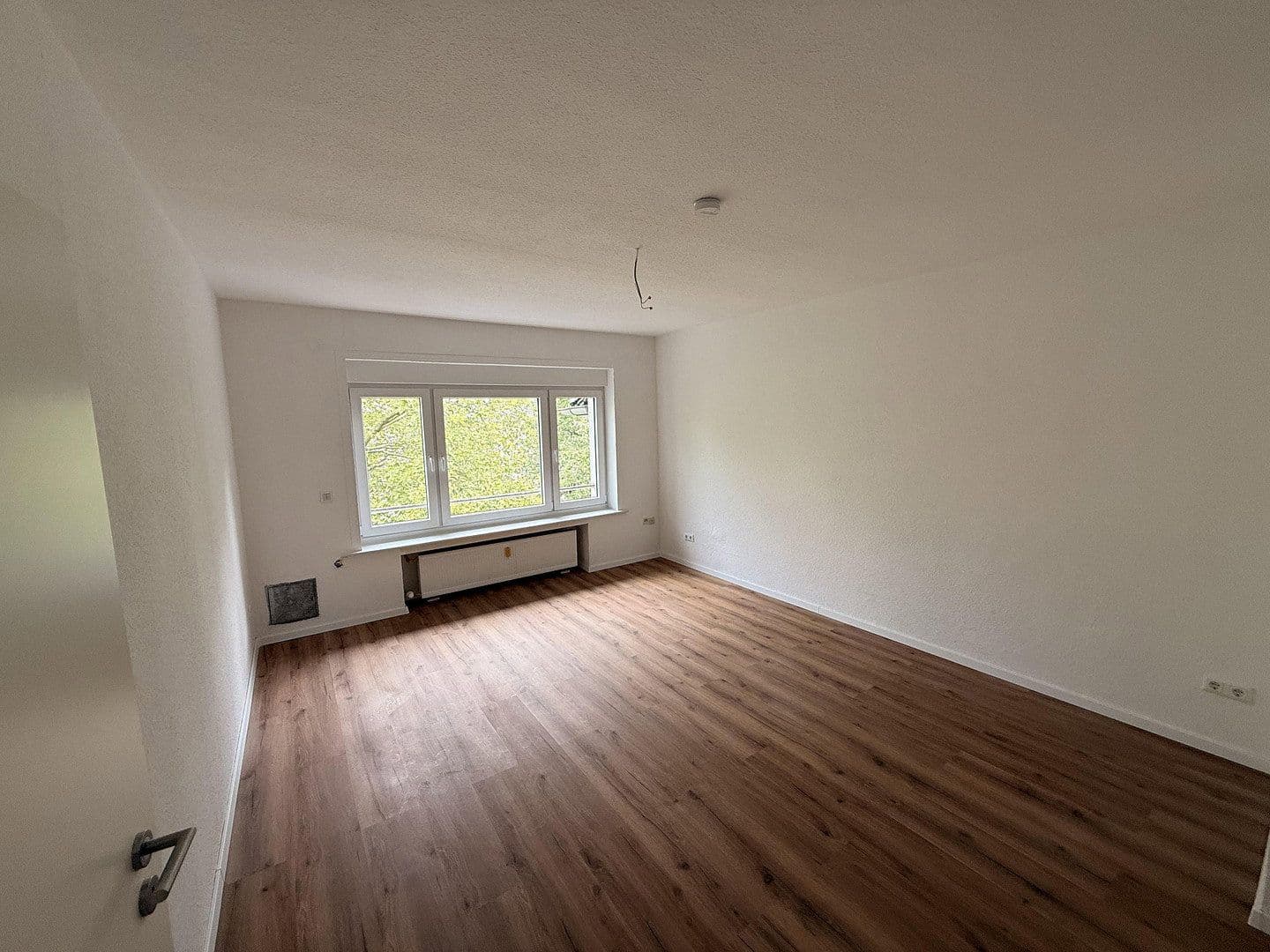 Prenájom bytu 3-izbový 96 m², Ruhrallee 26, Essen, Severné Porýnie - Westfálsko Prenájom bytu 3-izbový 96 m², Ruhrallee 26, Essen, Severné Porýnie - Westfálsko