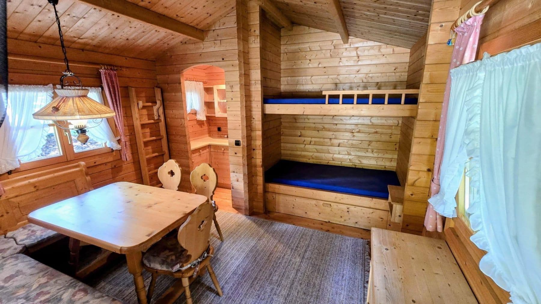 Predaj domu 153 m², pozemok 2.190 m², Wittislingen, Bavorsko Predaj domu 153 m², pozemok 2.190 m², Wittislingen, Bavorsko