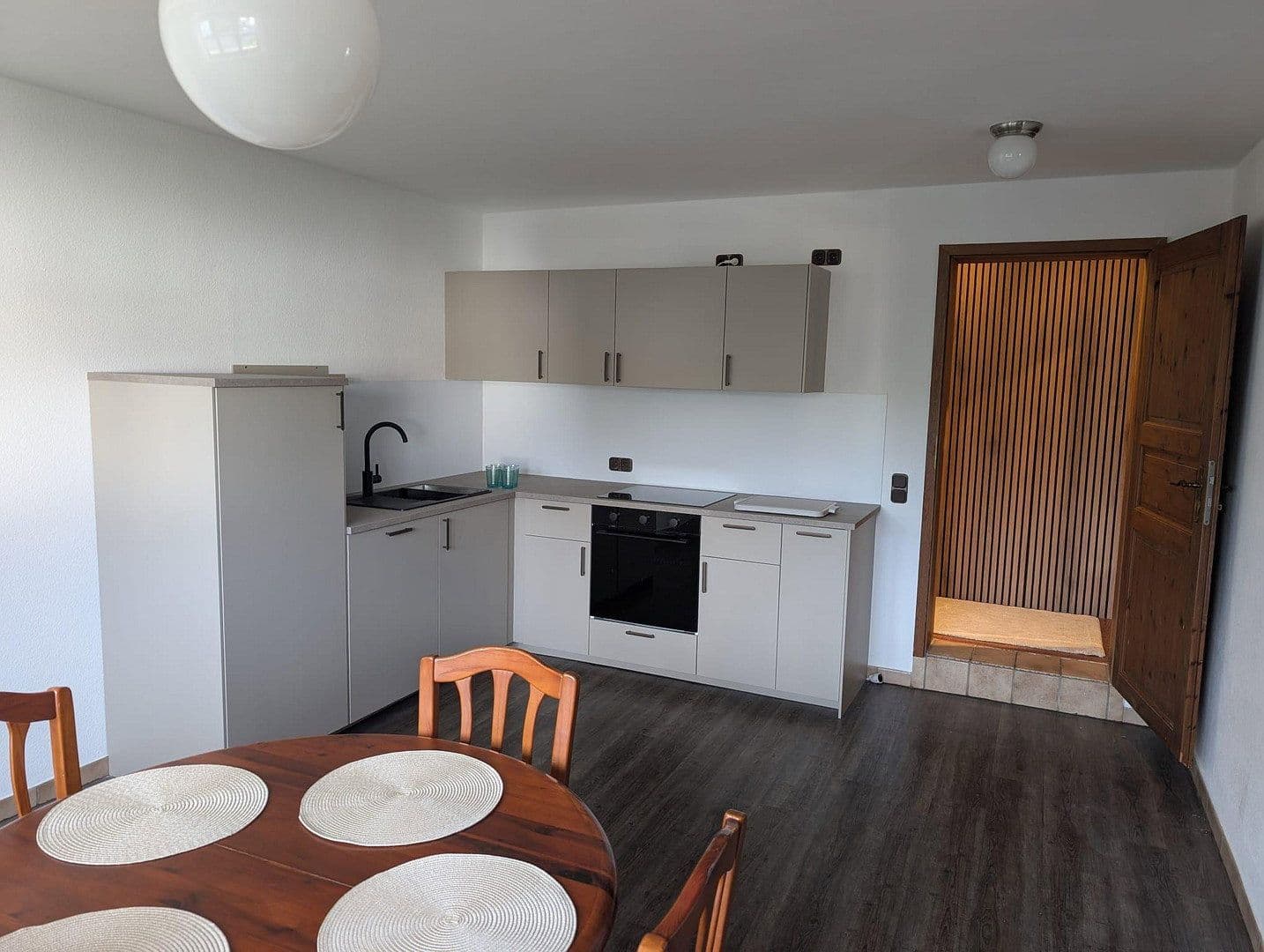 Prenájom bytu 3-izbový 78 m², Ippendorf, Severné Porýnie - Westfálsko Prenájom bytu 3-izbový 78 m², Ippendorf, Severné Porýnie - Westfálsko