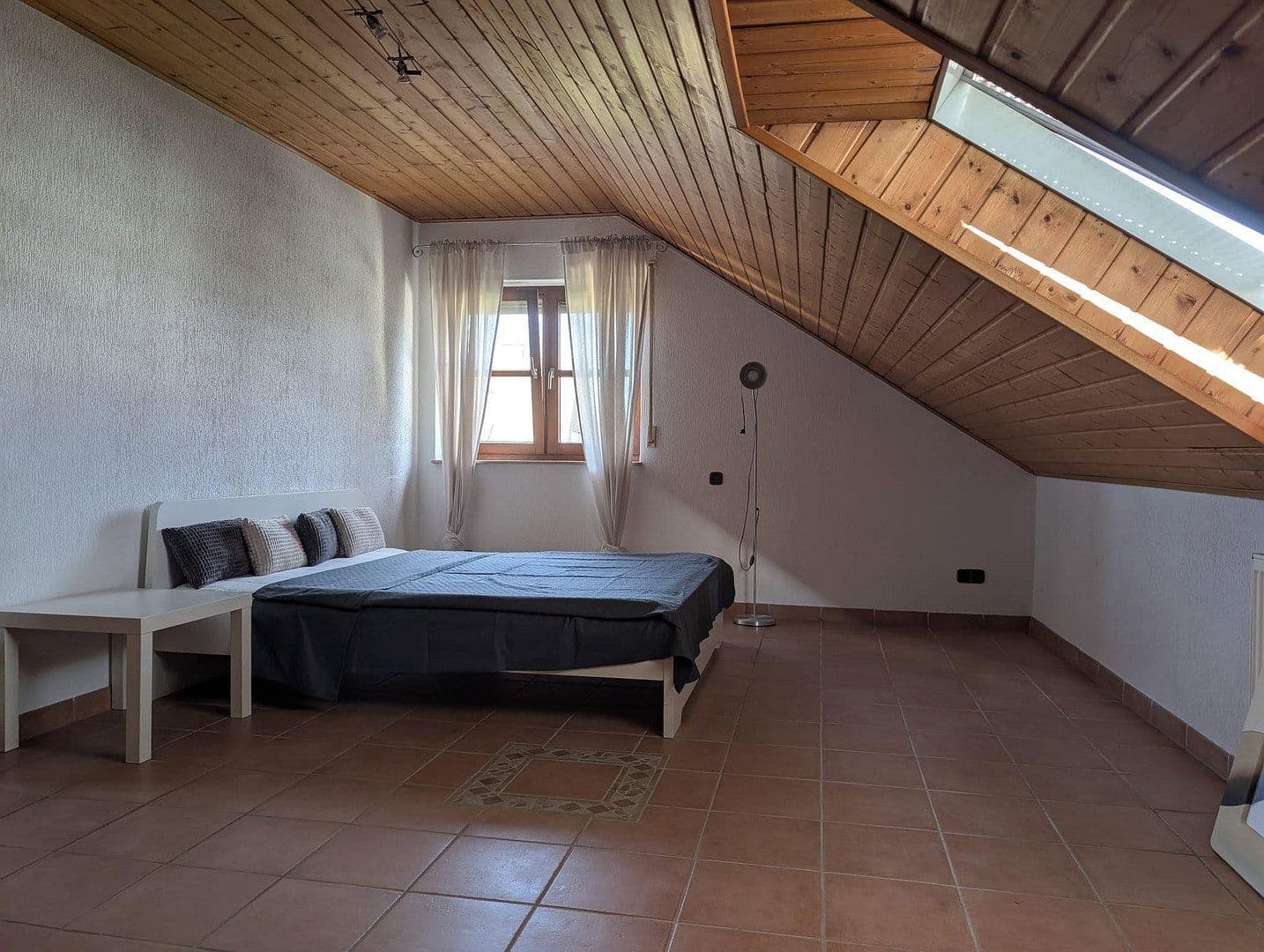 Prenájom bytu 3-izbový 78 m², Ippendorf, Severné Porýnie - Westfálsko Prenájom bytu 3-izbový 78 m², Ippendorf, Severné Porýnie - Westfálsko