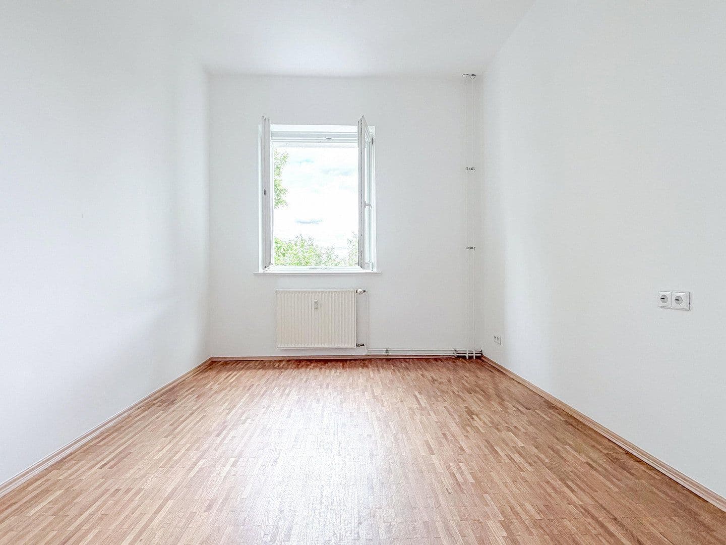 Predaj bytu 3-izbový 68 m², Berlin, Berlín Predaj bytu 3-izbový 68 m², Berlin, Berlín