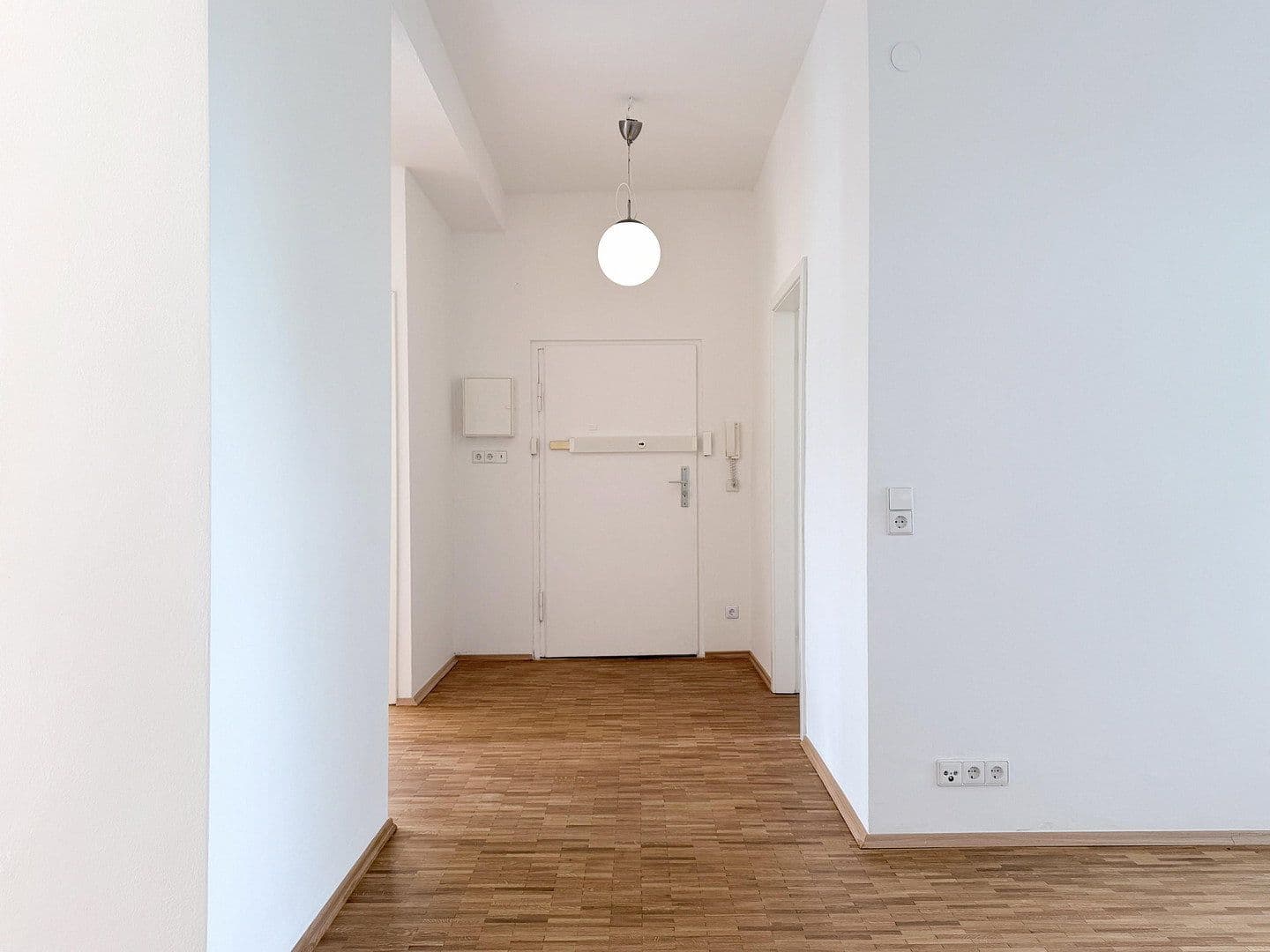 Predaj bytu 3-izbový 68 m², Berlin, Berlín Predaj bytu 3-izbový 68 m², Berlin, Berlín