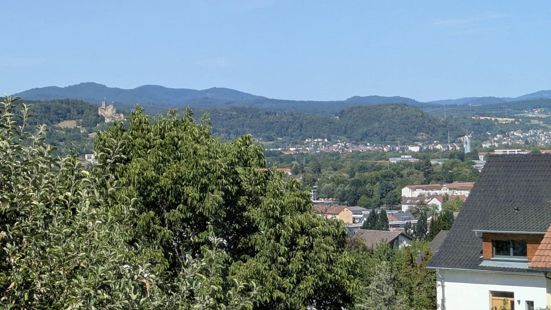 Prenájom bytu 4-izbový 113 m², Tüllinger Straße 76, Lörrach, Bádensko-Wurttembersko Prenájom bytu 4-izbový 113 m², Tüllinger Straße 76, Lörrach, Bádensko-Wurttembersko