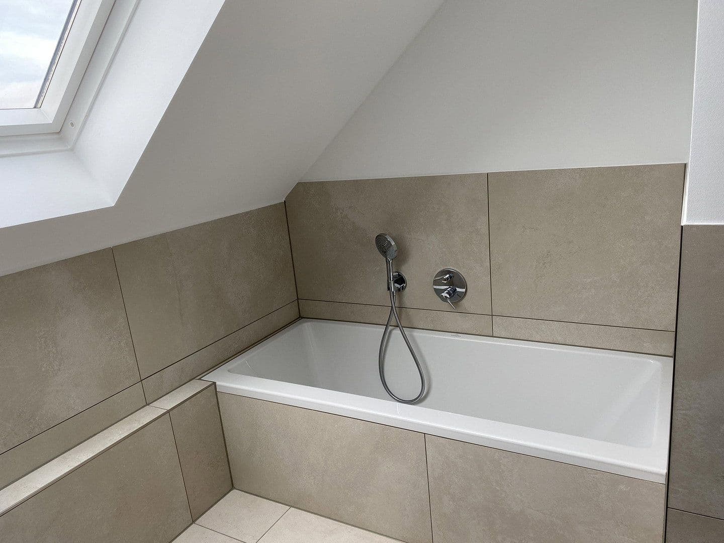 Predaj domu 130 m², pozemok 593 m², Mertloch, Porýnie-Falcko Predaj domu 130 m², pozemok 593 m², Mertloch, Porýnie-Falcko