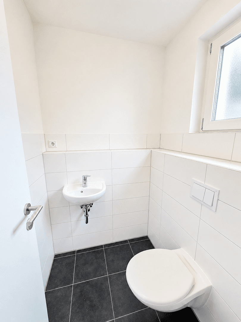 Predaj domu 164 m², pozemok 165 m², Adelsdorf, Bavorsko Predaj domu 164 m², pozemok 165 m², Adelsdorf, Bavorsko