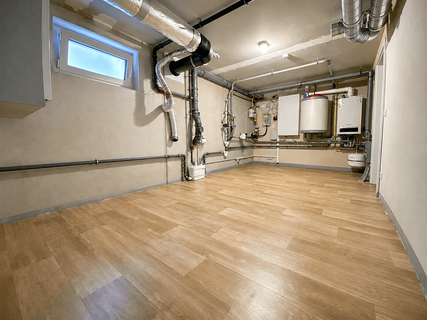 Predaj domu 164 m², pozemok 165 m², Adelsdorf, Bavorsko Predaj domu 164 m², pozemok 165 m², Adelsdorf, Bavorsko
