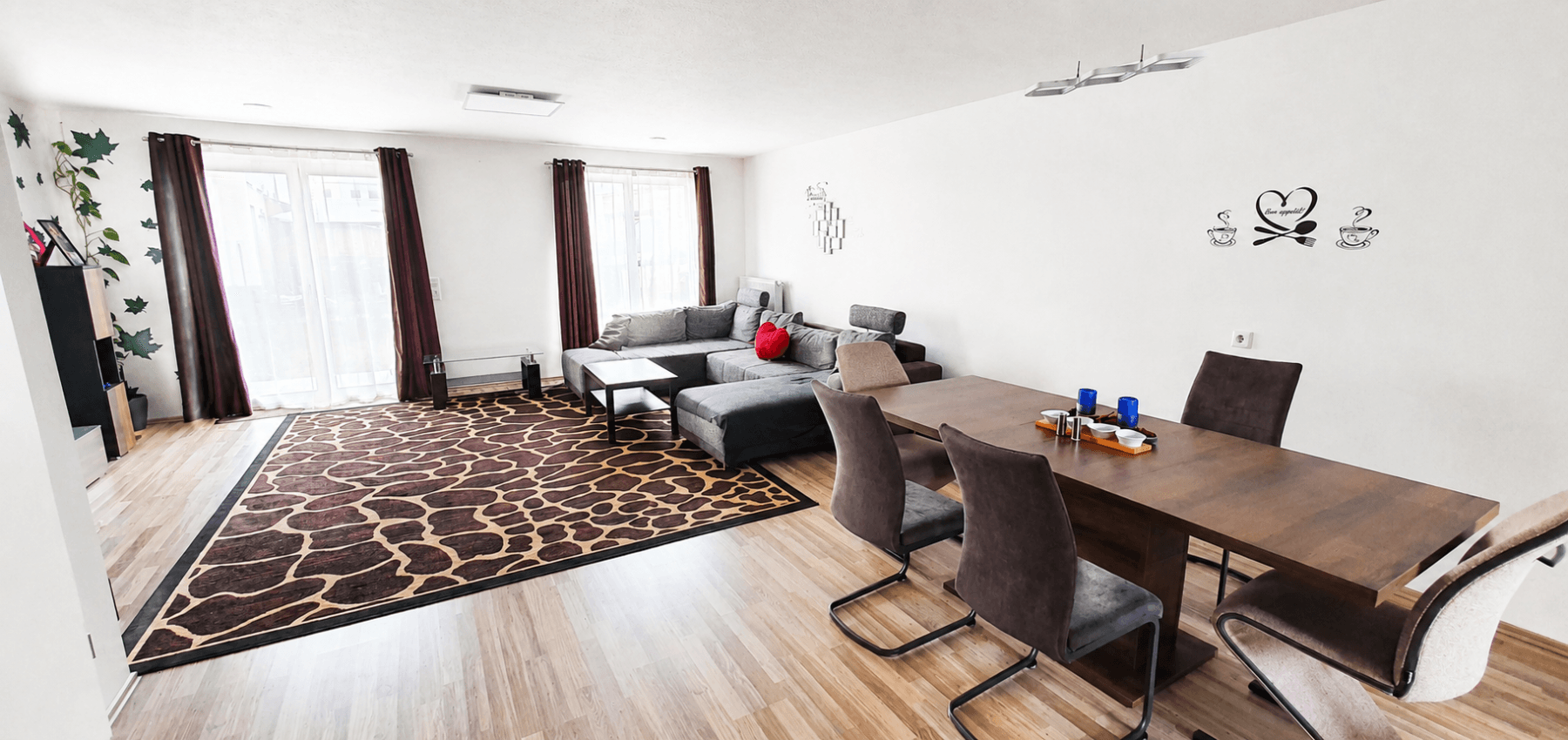 Predaj domu 164 m², pozemok 165 m², Adelsdorf, Bavorsko Predaj domu 164 m², pozemok 165 m², Adelsdorf, Bavorsko