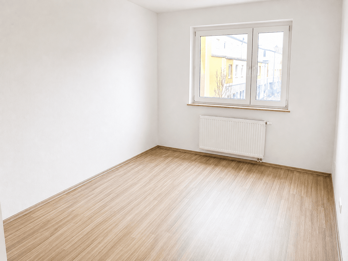 Predaj domu 164 m², pozemok 165 m², Adelsdorf, Bavorsko Predaj domu 164 m², pozemok 165 m², Adelsdorf, Bavorsko