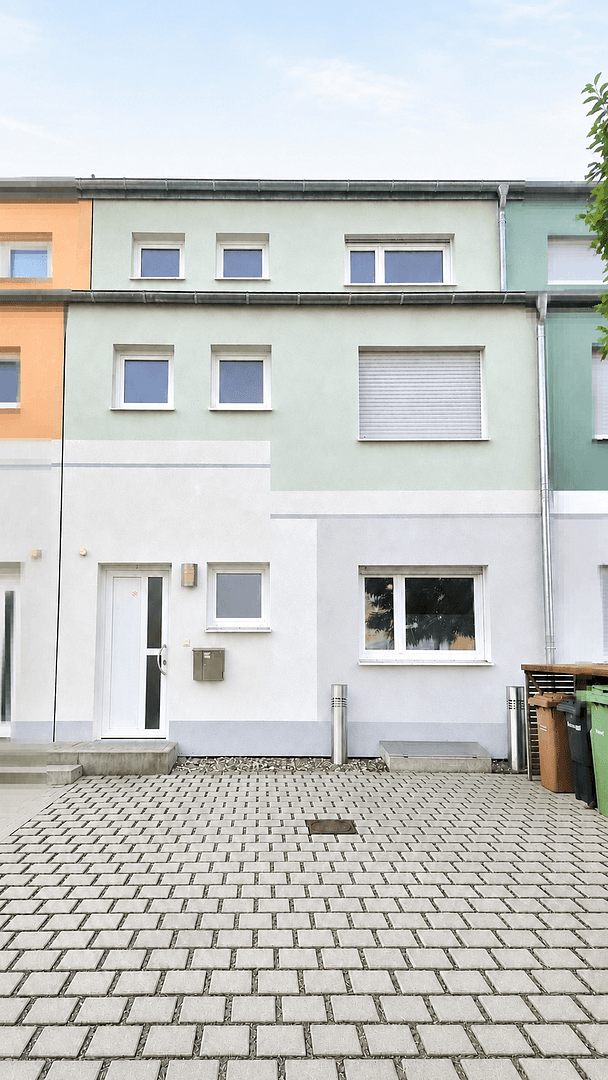 Predaj domu 164 m², pozemok 165 m², Adelsdorf, Bavorsko Predaj domu 164 m², pozemok 165 m², Adelsdorf, Bavorsko