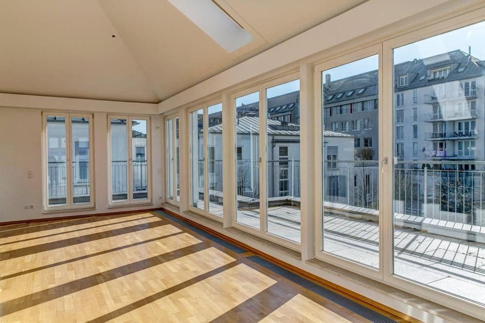 Prenájom bytu 3-izbový 115 m², München, Bavorsko Prenájom bytu 3-izbový 115 m², München, Bavorsko