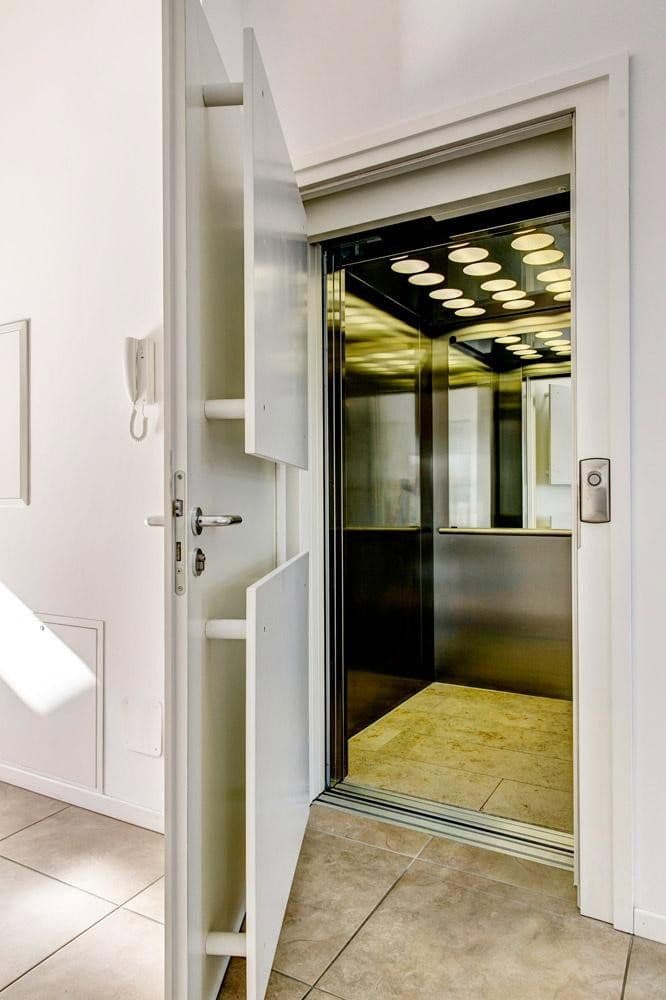 Prenájom bytu 3-izbový 115 m², München, Bavorsko Prenájom bytu 3-izbový 115 m², München, Bavorsko