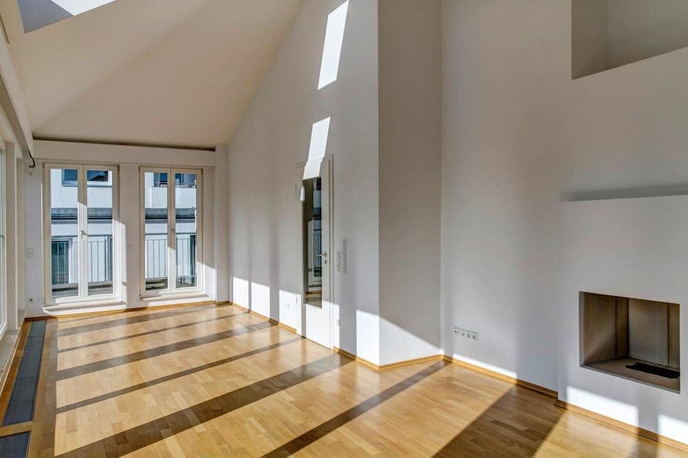Prenájom bytu 3-izbový 115 m², München, Bavorsko Prenájom bytu 3-izbový 115 m², München, Bavorsko