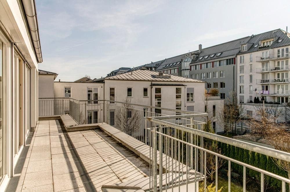 Prenájom bytu 3-izbový 115 m², München, Bavorsko Prenájom bytu 3-izbový 115 m², München, Bavorsko