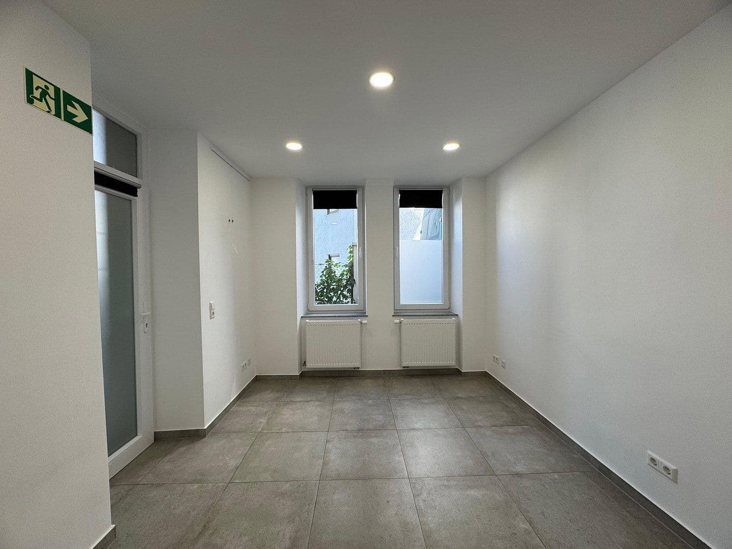 Prenájom kancelárie 110 m², Stuttgart, Bádensko-Wurttembersko Prenájom kancelárie 110 m², Stuttgart, Bádensko-Wurttembersko