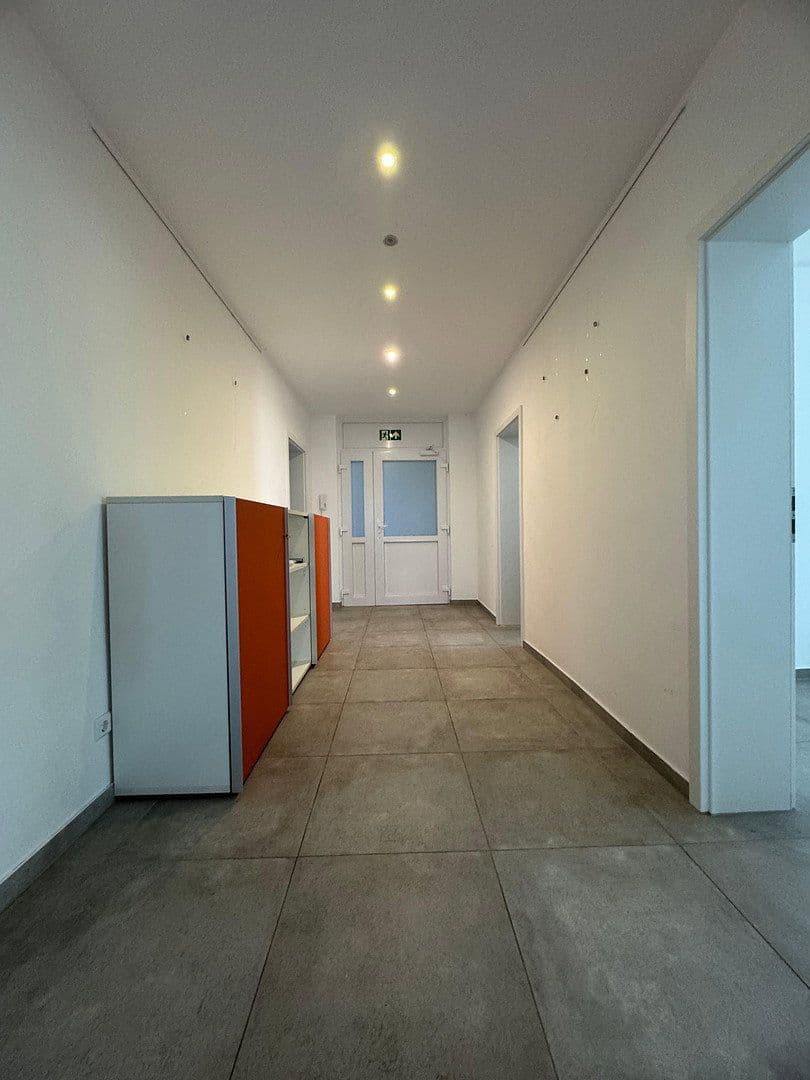 Prenájom kancelárie 110 m², Stuttgart, Bádensko-Wurttembersko Prenájom kancelárie 110 m², Stuttgart, Bádensko-Wurttembersko