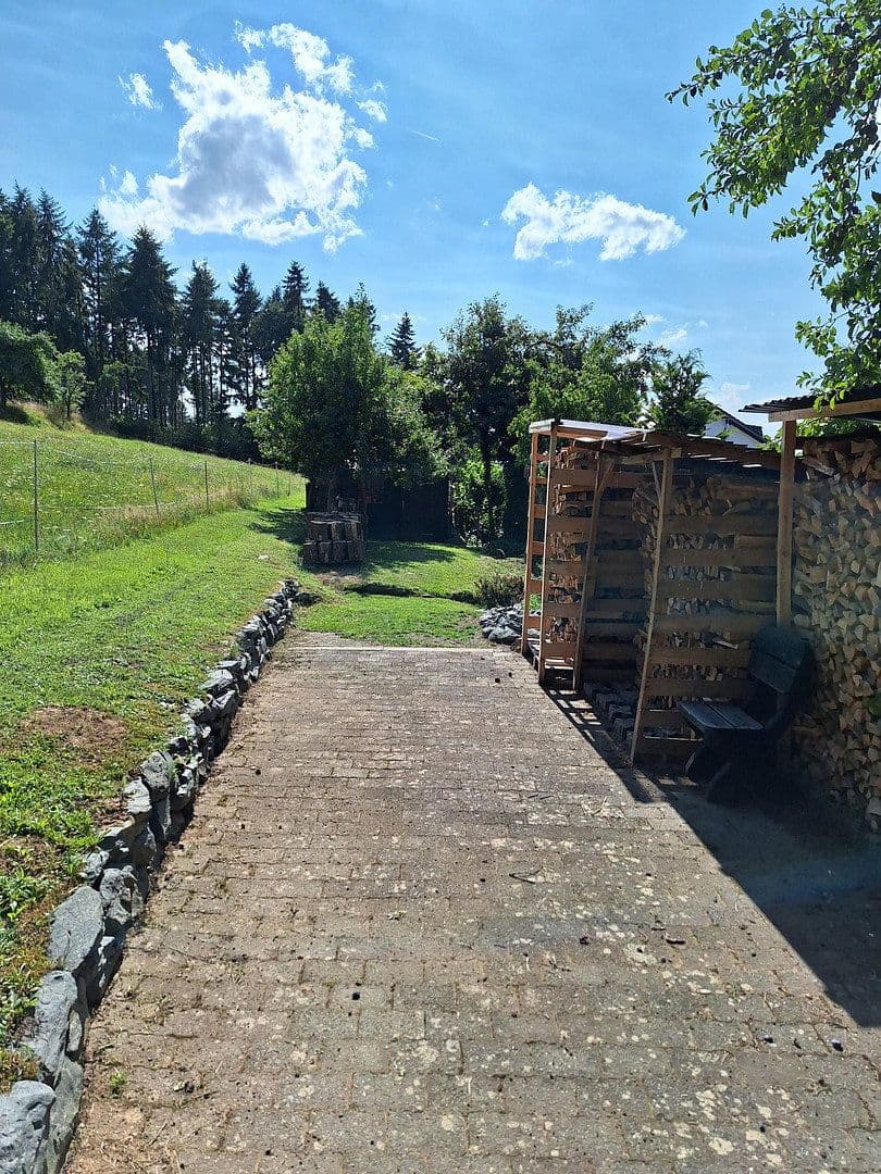 Predaj domu 240 m², pozemok 800 m², Trinkbornstrasse 15, Waldsolms, Hesensko Predaj domu 240 m², pozemok 800 m², Trinkbornstrasse 15, Waldsolms, Hesensko