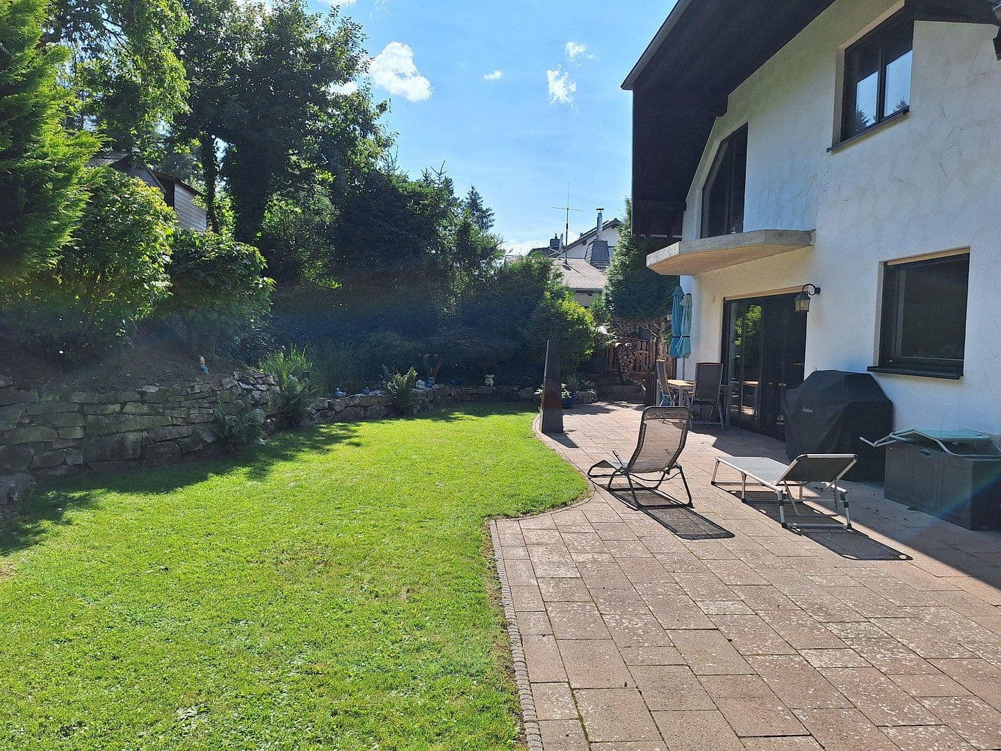 Predaj domu 240 m², pozemok 800 m², Trinkbornstrasse 15, Waldsolms, Hesensko Predaj domu 240 m², pozemok 800 m², Trinkbornstrasse 15, Waldsolms, Hesensko