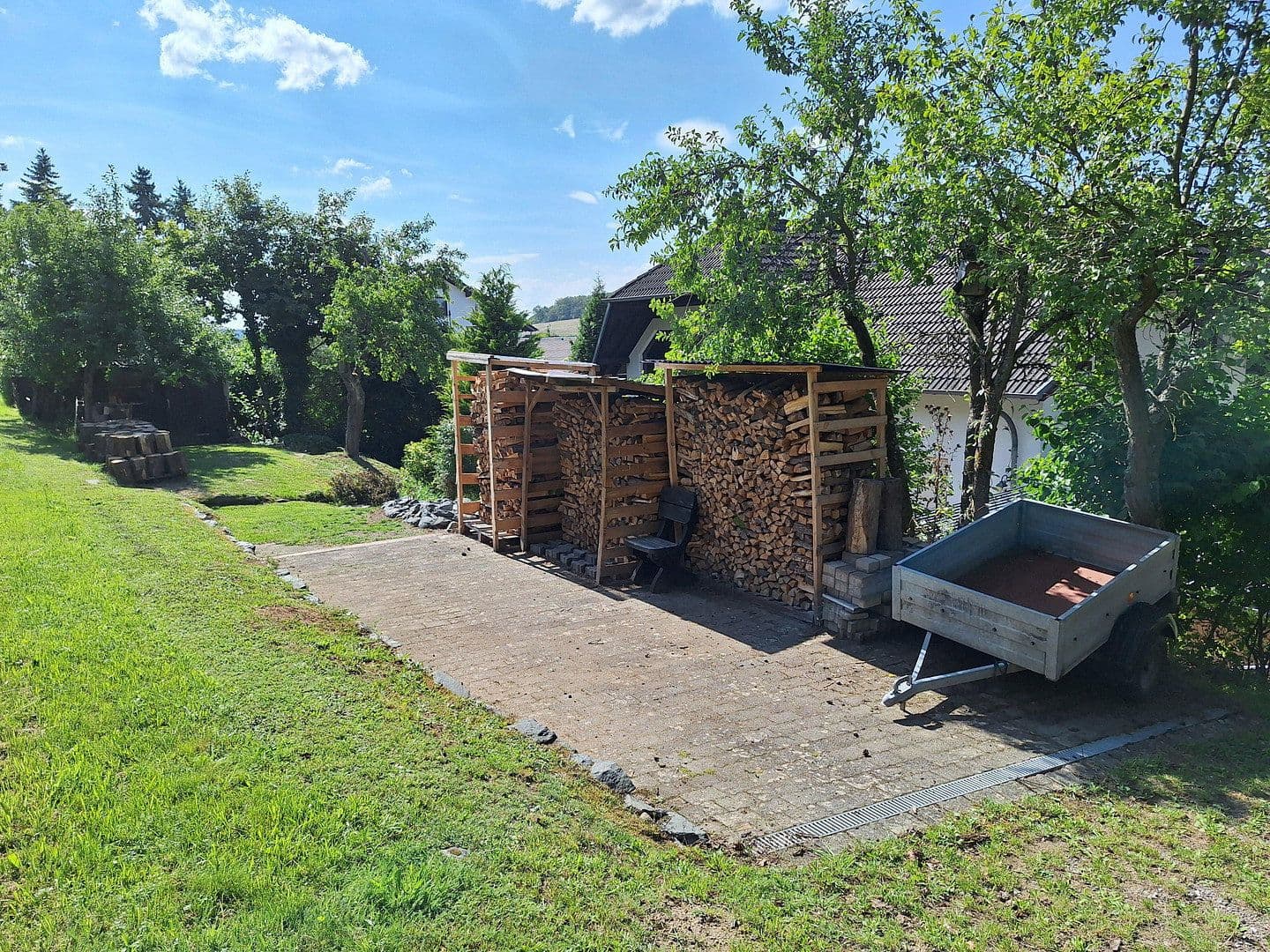 Predaj domu 240 m², pozemok 800 m², Trinkbornstrasse 15, Waldsolms, Hesensko Predaj domu 240 m², pozemok 800 m², Trinkbornstrasse 15, Waldsolms, Hesensko
