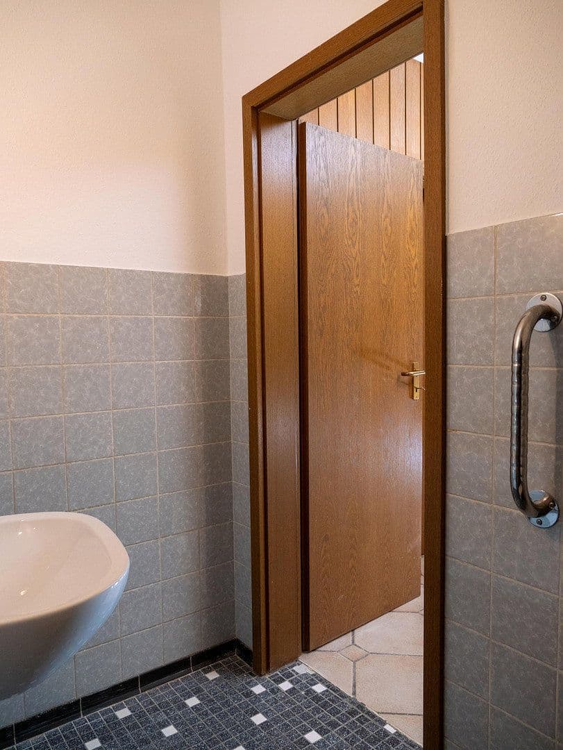 Prenájom bytu 4-izbový 91 m², Burgstraße 20, Duisburg, Severné Porýnie - Westfálsko Prenájom bytu 4-izbový 91 m², Burgstraße 20, Duisburg, Severné Porýnie - Westfálsko