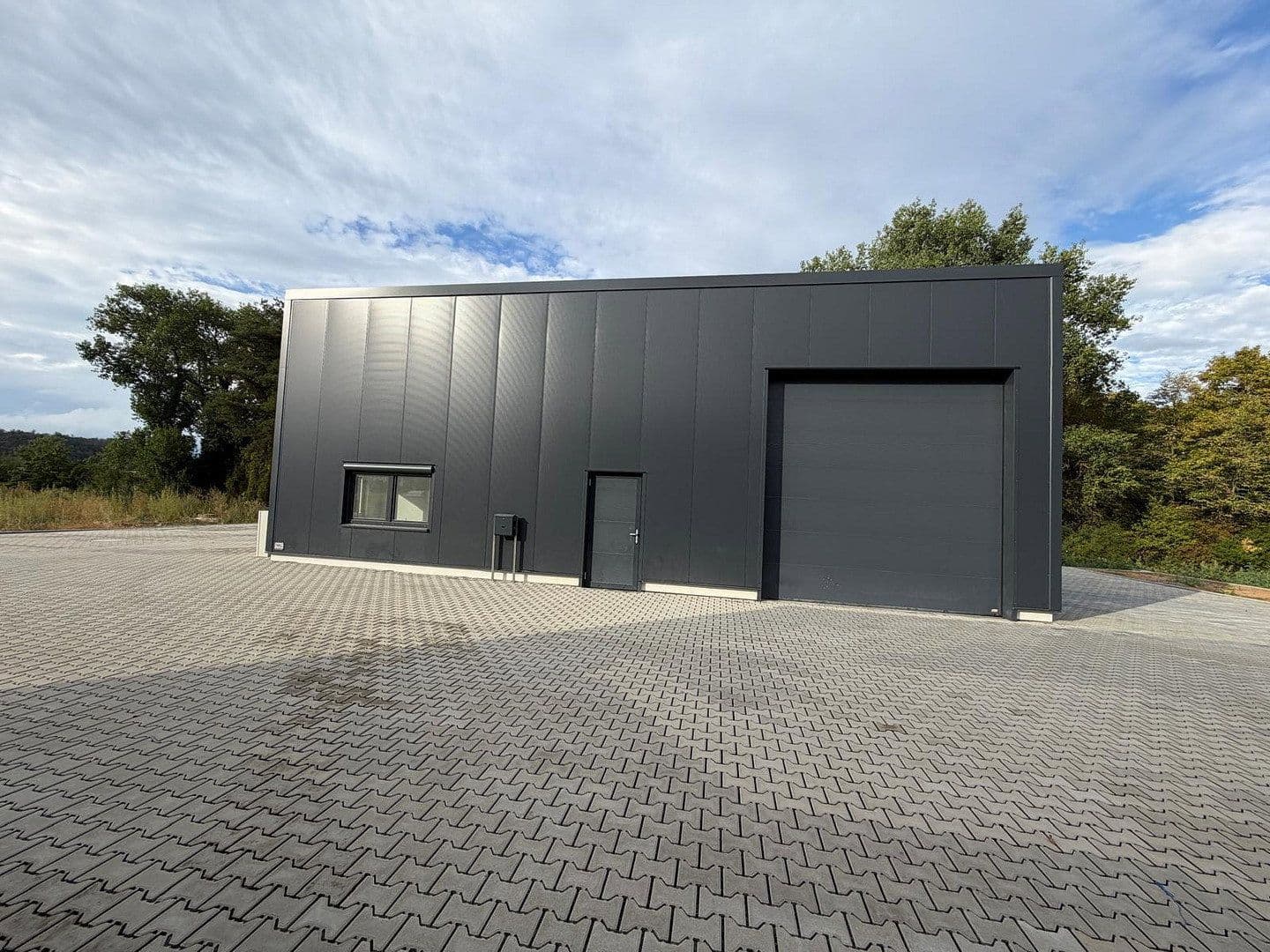 Prenájom nebytového priestoru 1.100 m², Zeilstraße 90, Buseck, Hesensko Prenájom nebytového priestoru 1.100 m², Zeilstraße 90, Buseck, Hesensko
