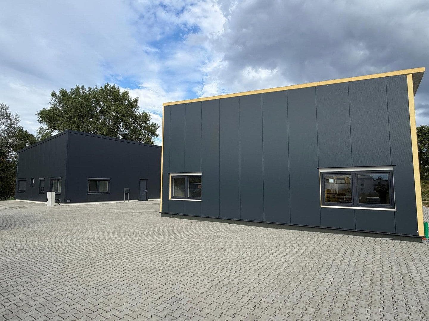 Prenájom nebytového priestoru 1.100 m², Zeilstraße 90, Buseck, Hesensko Prenájom nebytového priestoru 1.100 m², Zeilstraße 90, Buseck, Hesensko