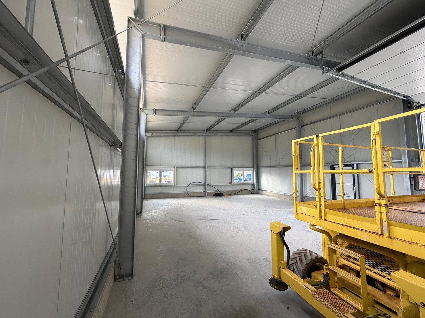 Prenájom nebytového priestoru 1.100 m², Zeilstraße 90, Buseck, Hesensko Prenájom nebytového priestoru 1.100 m², Zeilstraße 90, Buseck, Hesensko