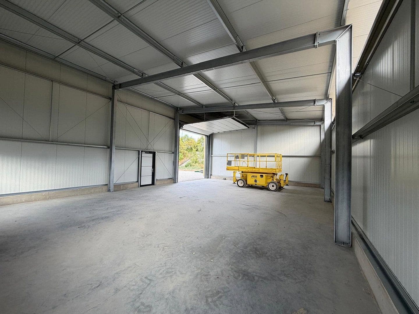 Prenájom nebytového priestoru 1.100 m², Zeilstraße 90, Buseck, Hesensko Prenájom nebytového priestoru 1.100 m², Zeilstraße 90, Buseck, Hesensko