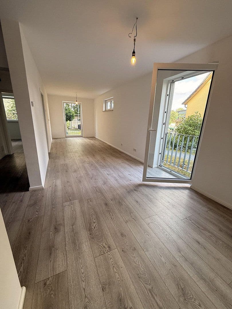 Prenájom bytu 3-izbový 55 m², Grünauer Str. 40, Berlin, Berlín Prenájom bytu 3-izbový 55 m², Grünauer Str. 40, Berlin, Berlín