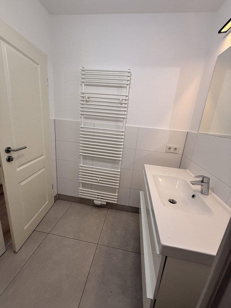 Prenájom bytu 3-izbový 55 m², Grünauer Str. 40, Berlin, Berlín Prenájom bytu 3-izbový 55 m², Grünauer Str. 40, Berlin, Berlín