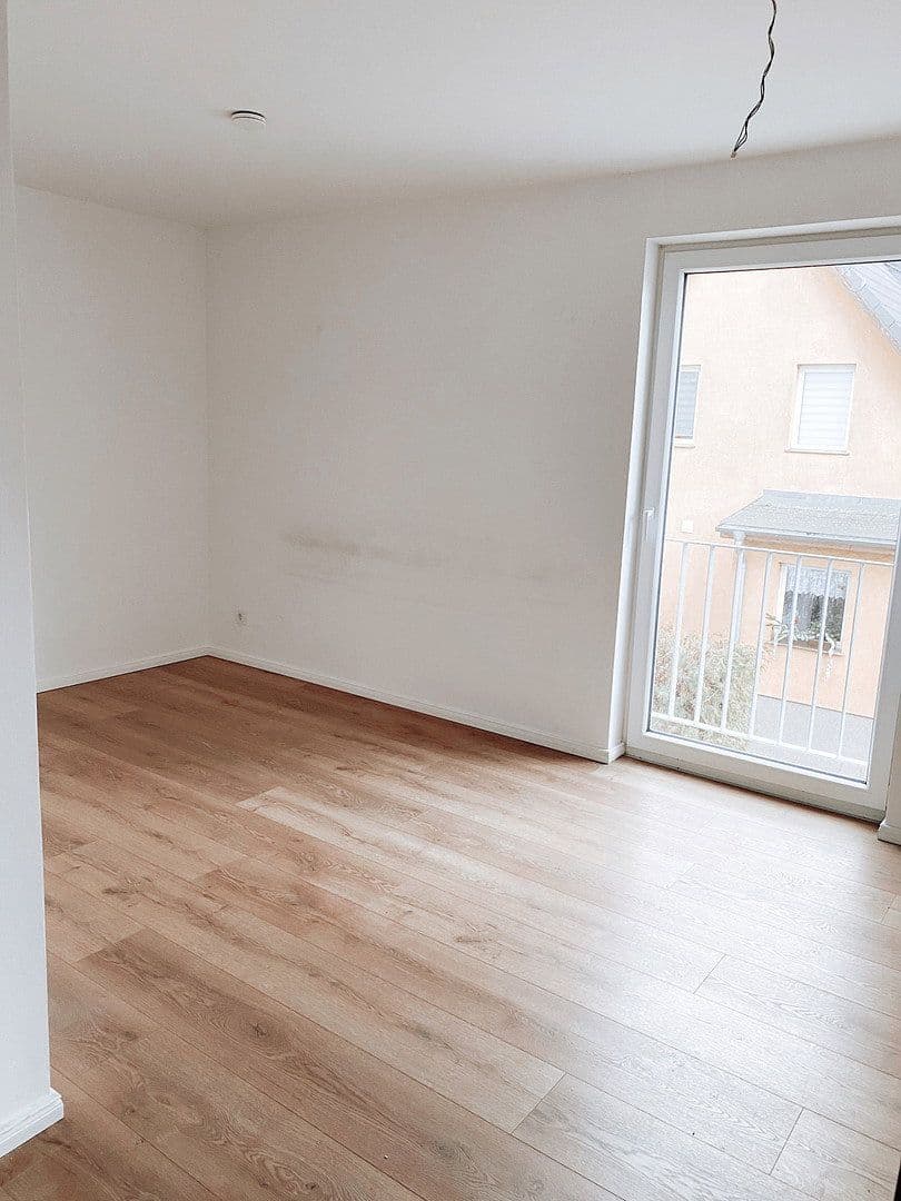 Prenájom bytu 3-izbový 55 m², Grünauer Str. 40, Berlin, Berlín Prenájom bytu 3-izbový 55 m², Grünauer Str. 40, Berlin, Berlín
