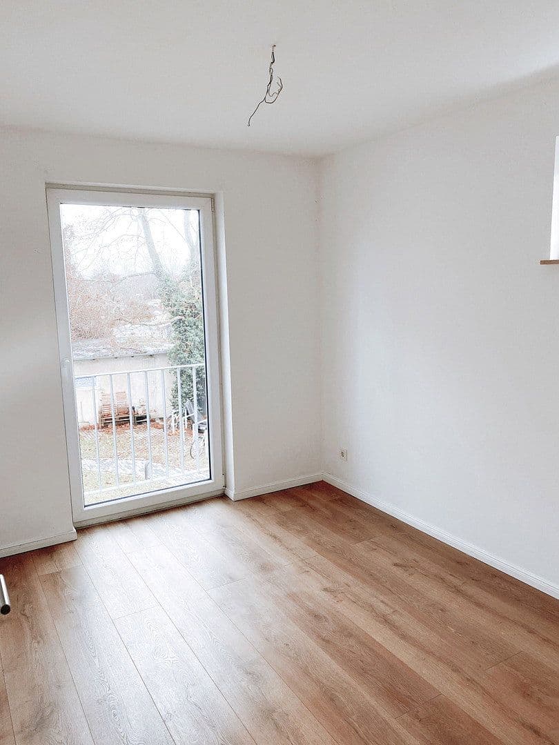 Prenájom bytu 3-izbový 55 m², Grünauer Str. 40, Berlin, Berlín Prenájom bytu 3-izbový 55 m², Grünauer Str. 40, Berlin, Berlín