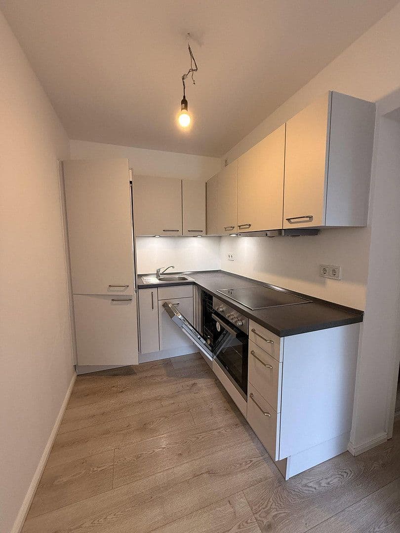 Prenájom bytu 3-izbový 55 m², Grünauer Str. 40, Berlin, Berlín Prenájom bytu 3-izbový 55 m², Grünauer Str. 40, Berlin, Berlín