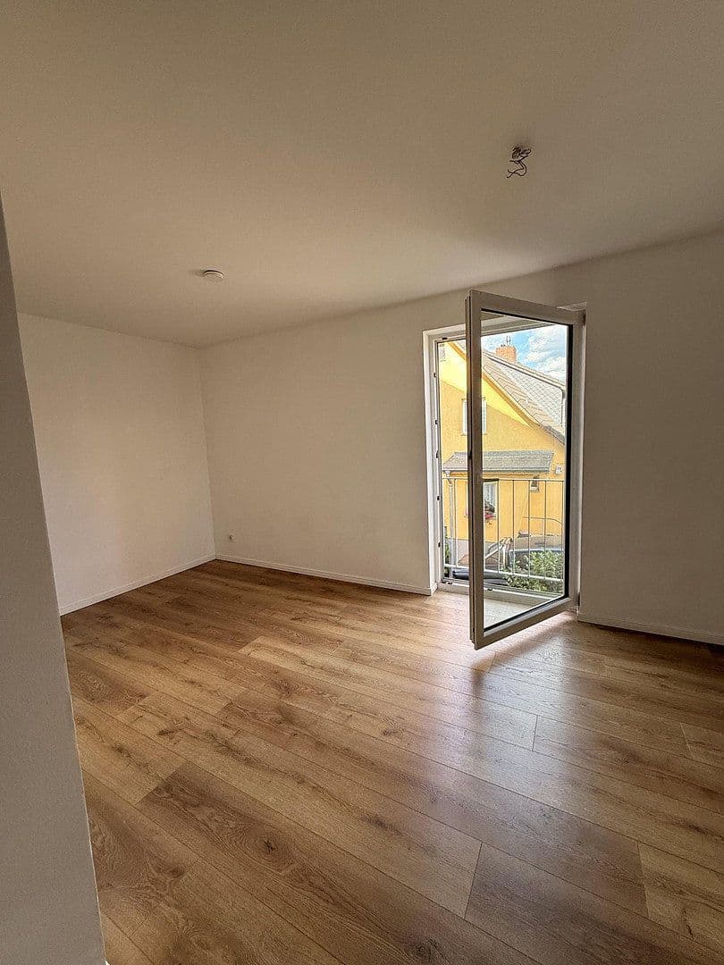 Prenájom bytu 3-izbový 55 m², Grünauer Str. 40, Berlin, Berlín Prenájom bytu 3-izbový 55 m², Grünauer Str. 40, Berlin, Berlín