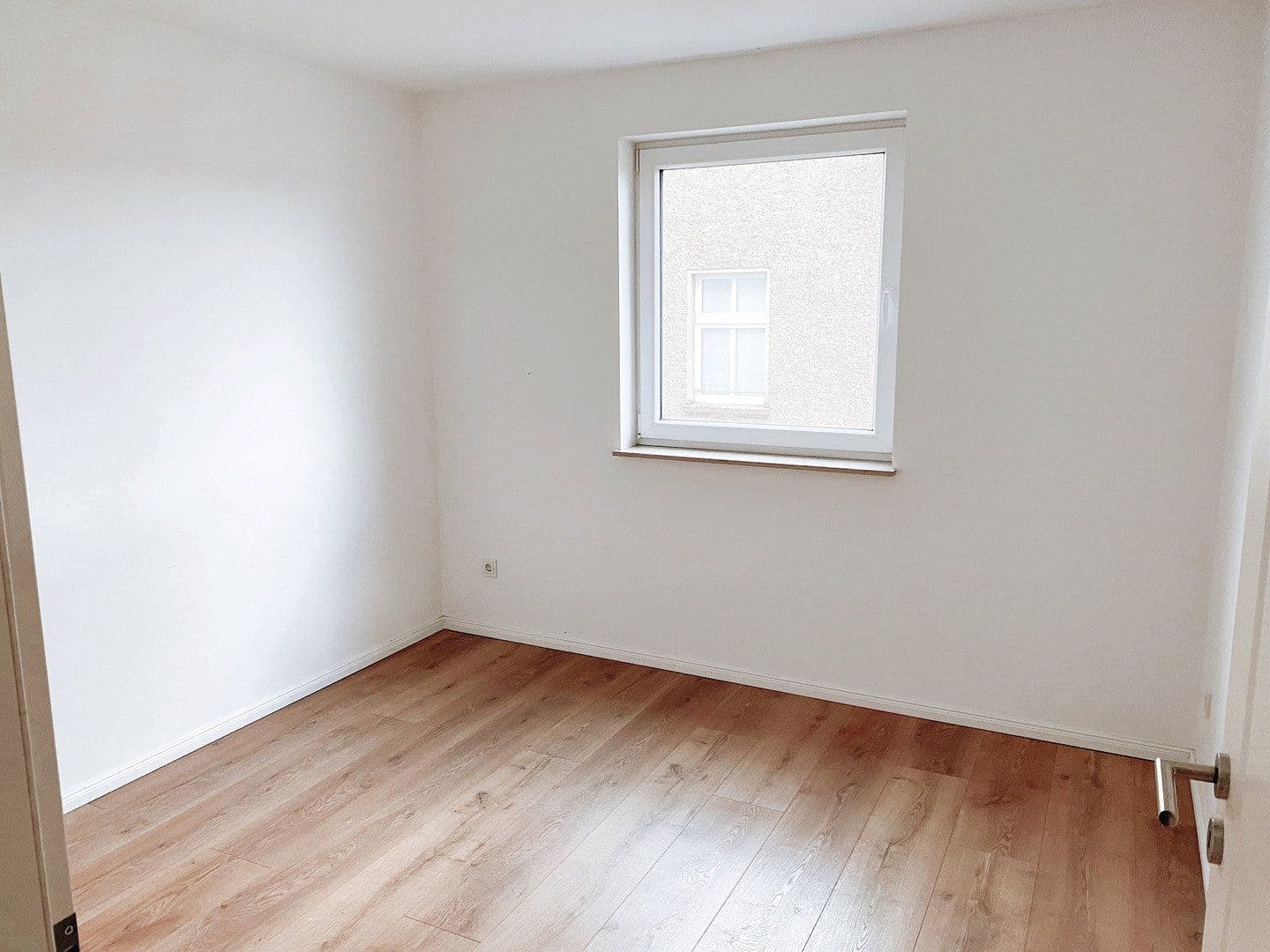 Prenájom bytu 3-izbový 55 m², Grünauer Str. 40, Berlin, Berlín Prenájom bytu 3-izbový 55 m², Grünauer Str. 40, Berlin, Berlín