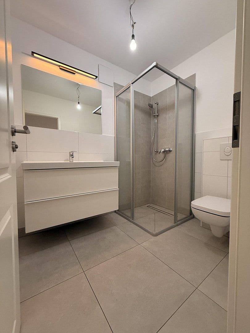 Prenájom bytu 3-izbový 55 m², Grünauer Str. 40, Berlin, Berlín Prenájom bytu 3-izbový 55 m², Grünauer Str. 40, Berlin, Berlín