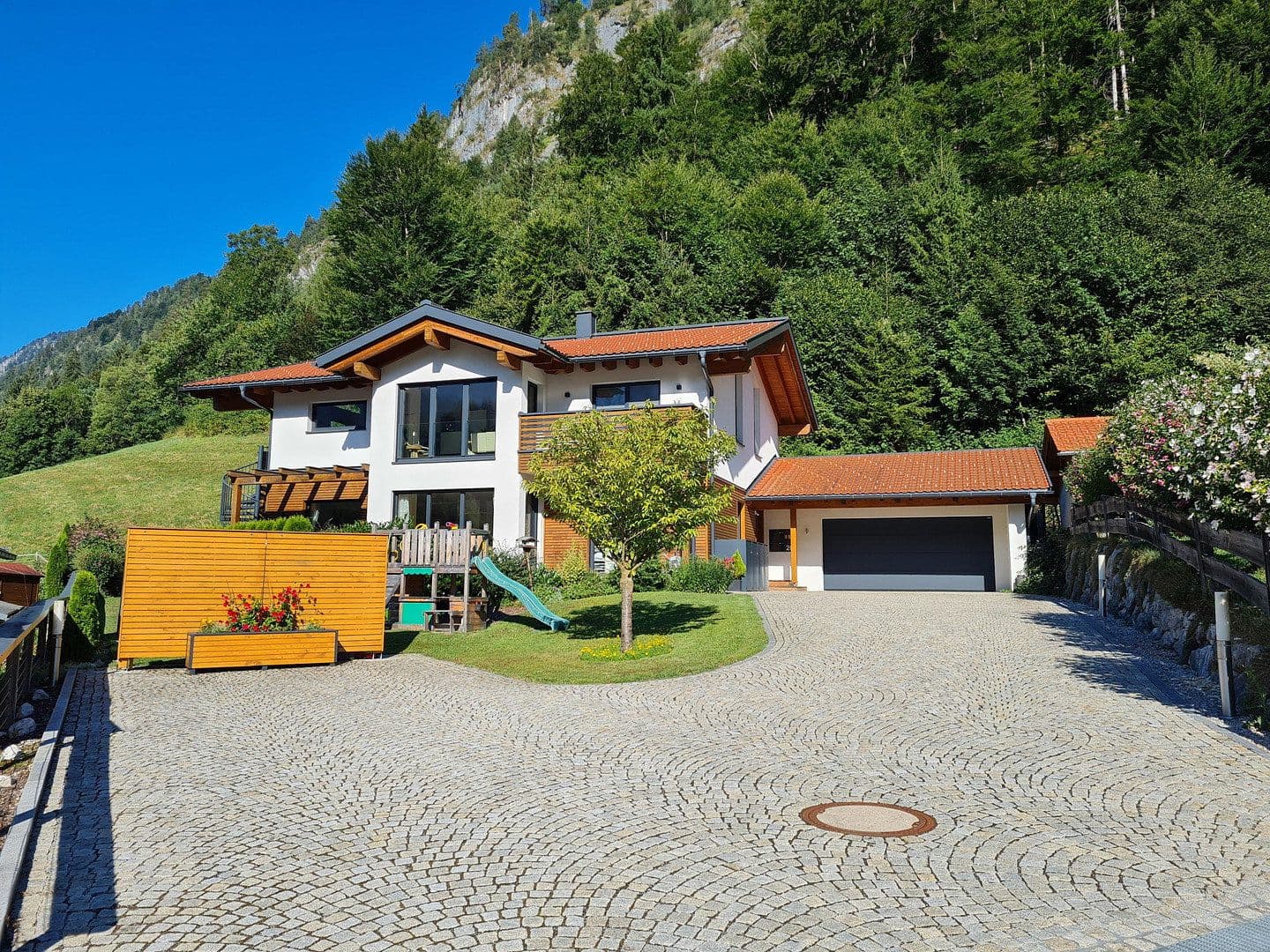 Predaj domu 241 m², pozemok 946 m², Schneizlreuth, Bavorsko Predaj domu 241 m², pozemok 946 m², Schneizlreuth, Bavorsko