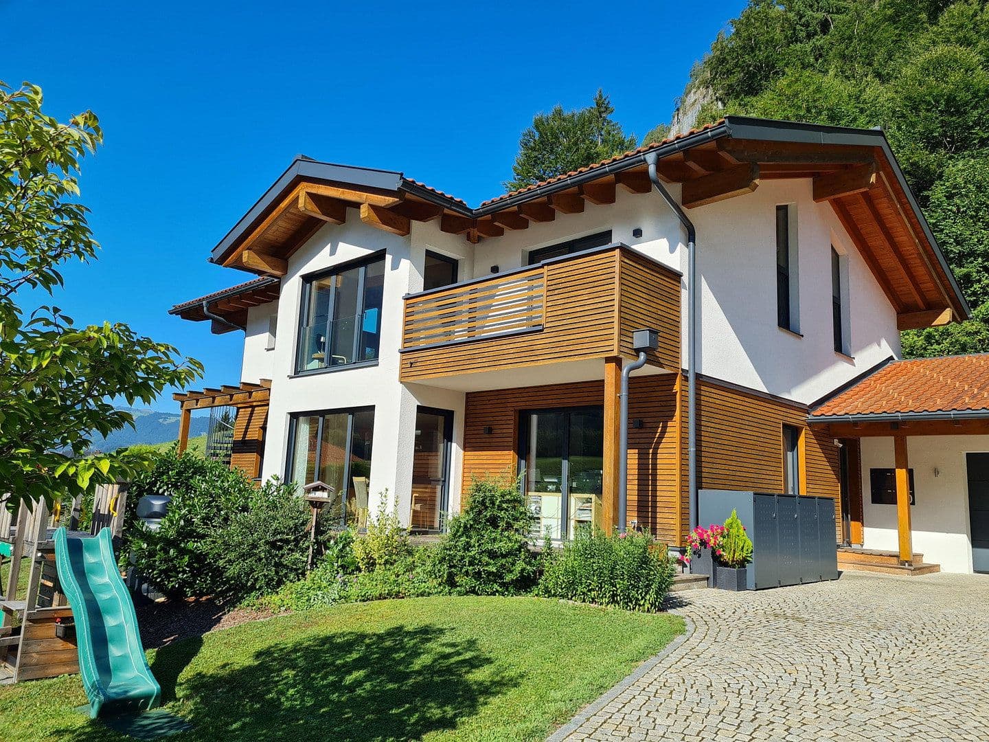 Predaj domu 241 m², pozemok 946 m², Schneizlreuth, Bavorsko Predaj domu 241 m², pozemok 946 m², Schneizlreuth, Bavorsko