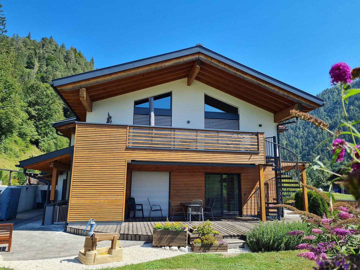 Predaj domu 241 m², pozemok 946 m², Schneizlreuth, Bavorsko Predaj domu 241 m², pozemok 946 m², Schneizlreuth, Bavorsko
