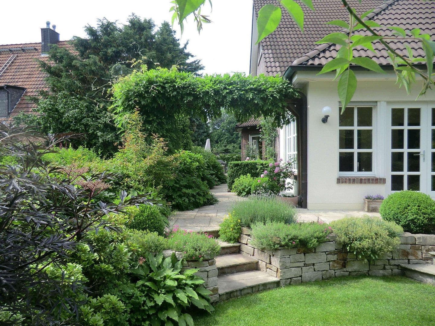 Prenájom domu 244 m², pozemok 384 m², Leverkusen, Severné Porýnie - Westfálsko Prenájom domu 244 m², pozemok 384 m², Leverkusen, Severné Porýnie - Westfálsko
