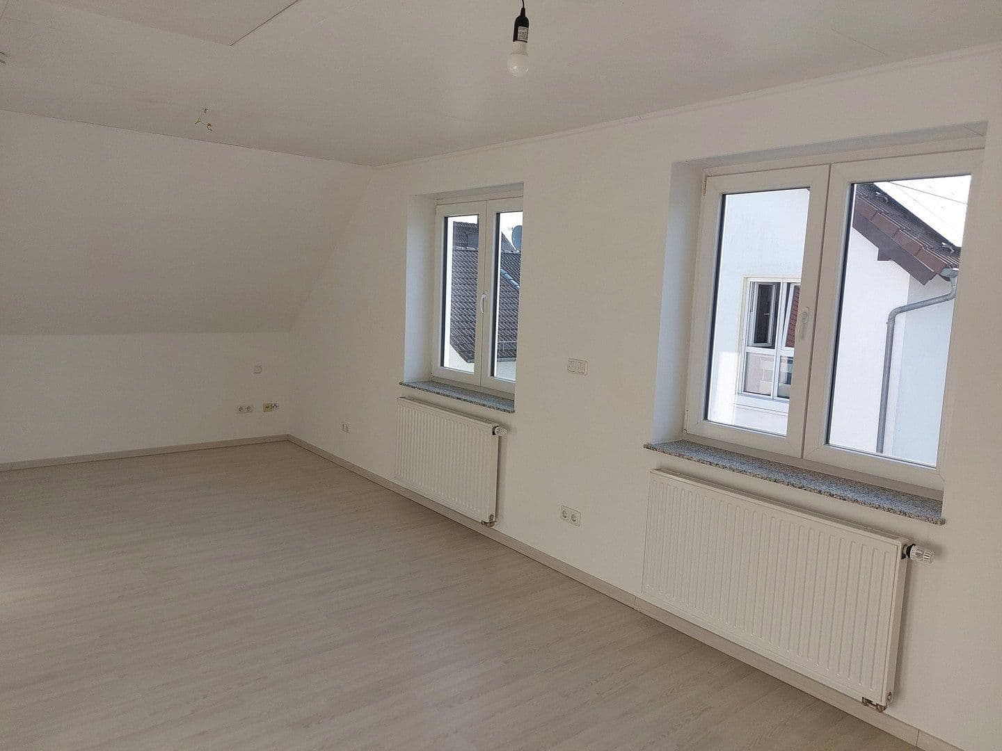 Prenájom bytu 3-izbový 140 m², Keimstr. 17, Langen, Hesensko Prenájom bytu 3-izbový 140 m², Keimstr. 17, Langen, Hesensko